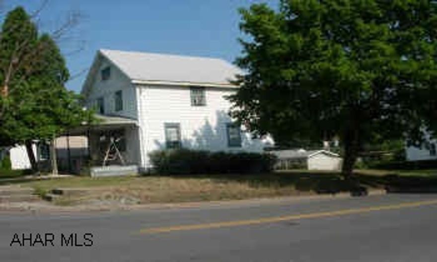 3 BEDROOM, 1 BATH. LARGE YARD. NICE HOME WITH 3 BEDROOM. EBNER ELEMENTARY SCHOOL. BEING SOLD "AS IS".