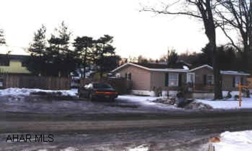 1997 DOUBLEWIDE ON RENTED LOT. THIS 1997 DOUBLEWIDE FEATURES 3 BEDROOMS, 2 BATHS, C/A,  COVERED PATIO.  FENCED RENTED LOT HAS GARDEN AREA AND NICE LAWN.  COUNTRY FEELING YET CLOSE TO TOWN.  SEPTIC SYSTEM IS OWNED BY TRAILER COURT.