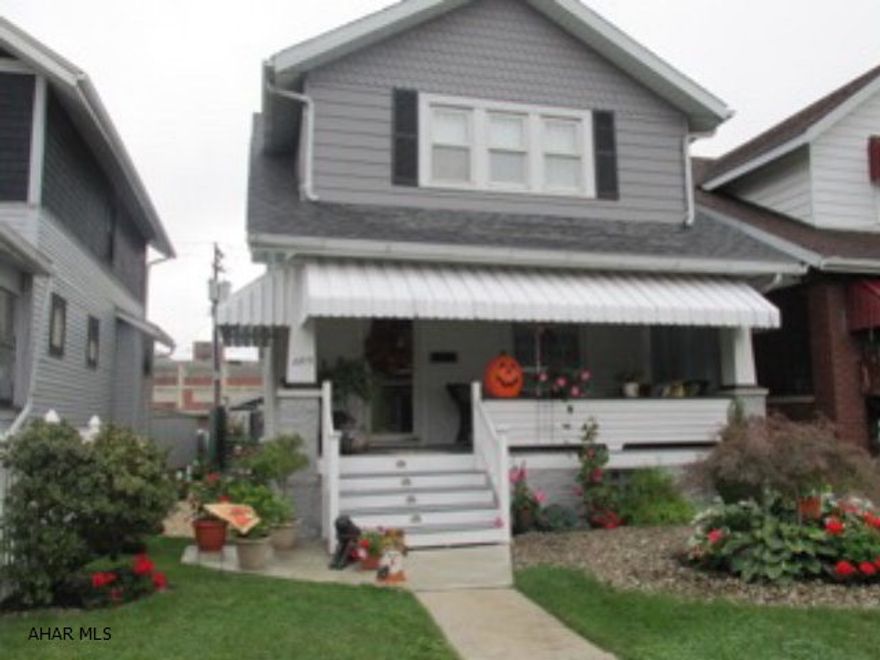 Beautiful 3 bedroom, 1 bath newly remodeled with all new carpet, stainless look appliances, new roof, new windows, nice laminate flooring in dining room and kitchen. Remodeled bathroom with ceramic tile floors and tub walls. Fenced yard, beautiful landscaping. Large 2 car garage. Too many features to list, priced to sell, won't last long. Call listing agent for more details.