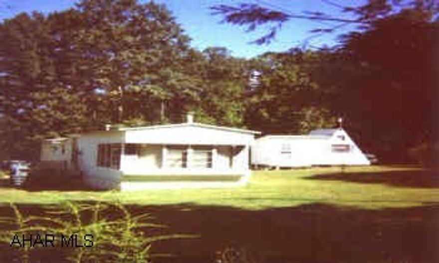 WELL MAINTAINED MOBILE HOME WITH MANY UPDATES. ALL FURNITURE, SCREENED GAZEBO & APPLIANCES INCLUDED. SEPARATE GUEST QUARTERS AND SHED. ALL ON 1 ACRE.  PERFECT VACATION HOME NEAR GLENDALE. COMPLETELY FURNISHED. NO ASSOCIATION FEES!