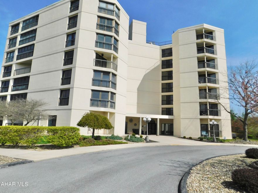 This well kept Penthouse unit is spacious & clean and ready for you to add/upgrade your personal touches.
Safe & secure for owners that love to travel or convenience of the location with a Penthouse View!
Balconies provide great acres to view the scenery & wildlife as well.   

A community room and library as well as private storage space top off the amenities with each unit.
Priced to sell so have a look today!!!