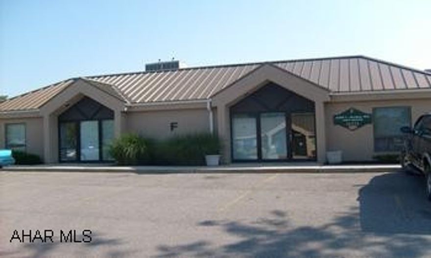 One story office building in great move-in condition.  Condo fees do apply to owner.