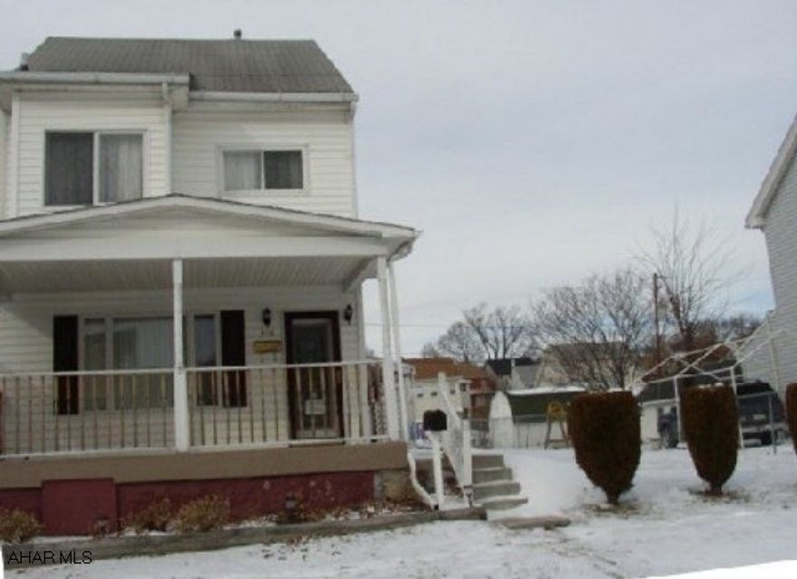 East End--Pride of ownership--Vinyl three story with off street parking.  All the features that you desire.  1st floor Master Bedroom Suite with 3/4 Bathroom, 1st Floor Laundry Room, updated Oak Eat-in Kitchen, Large Living Room and Dining Room.  The large lot size make this a must see.  All appliances are included.