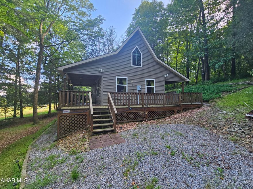 Cozy little cabin on 2 lots inside Glendale Yearound.  Perfect weekend getaway! 2 bedrooms and 1 bathroom. Kitchen and Living Room. Front and back covered decks. Fire pit area. Shed and metal pavilion. About 1/2 acre of ground. Glendale Yearound is a gated community located minutes from Glendale Lake and Prince Gallitzin State Park.