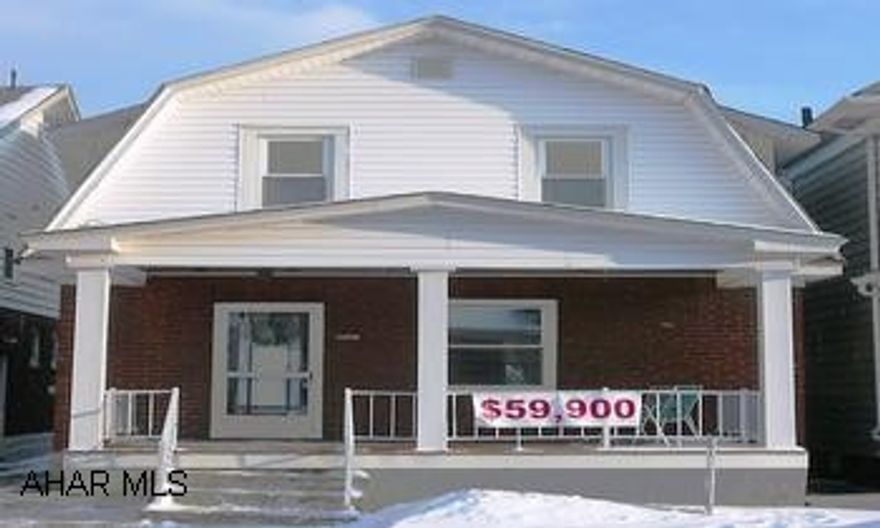 RENOVATED BRICK & VINYL HOME WITH MANY FEATURES. THREE BEDROOM, 1.25 BATHROOM, LIVING ROOM, DINING ROOM, AND TWO CAR GARAGE. FIRST TIME HOME BUYERS DREAM! RENOVATED BRICK AND VINYL HOME WITH THREE BEDROOM AND ONE & QUARTER BATHROOM, LIVING ROOM, DINING ROOM, AND TWO CAR GARAGE.  LEVEL FENCED YARD.  CALL MIKE @ 312-0444.