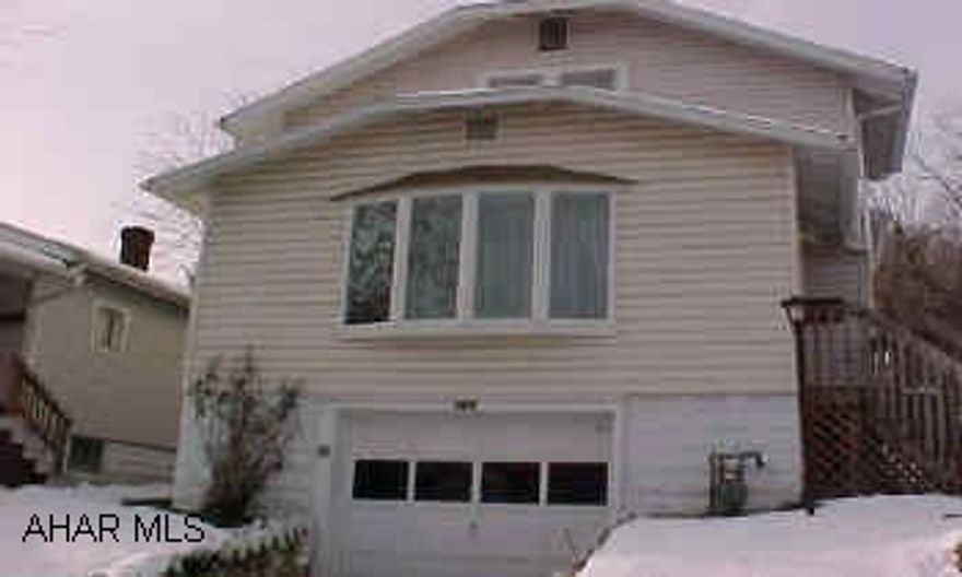 Two story, Aluminum siding.  Nice house, Great neighborhood Must sell - Owner transfered