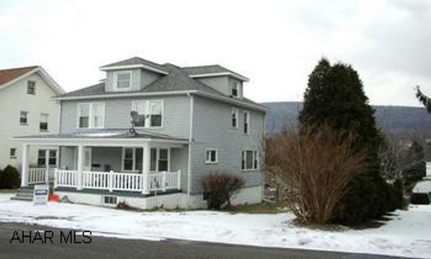 VINYL SIDED 2.5 STORY ON LARGE LEVEL LOT. ALTOONA. EAST END. THREE BEDROOM WITH EAT-IN KITCHEN AND ALL NEW CERAMIC TILE BATH. LARGE ROOMS AND NEWER EXTERIOR MAKE THIS A MUST SEE.