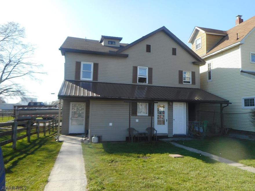 Well maintained three unit apartment building. Vinyl sided with shingle roof. Tenants pay utilities. Two hw boilers. 3-100 amp breaker boxes. Rear parking for 4 and front street parking. Great property for the money.