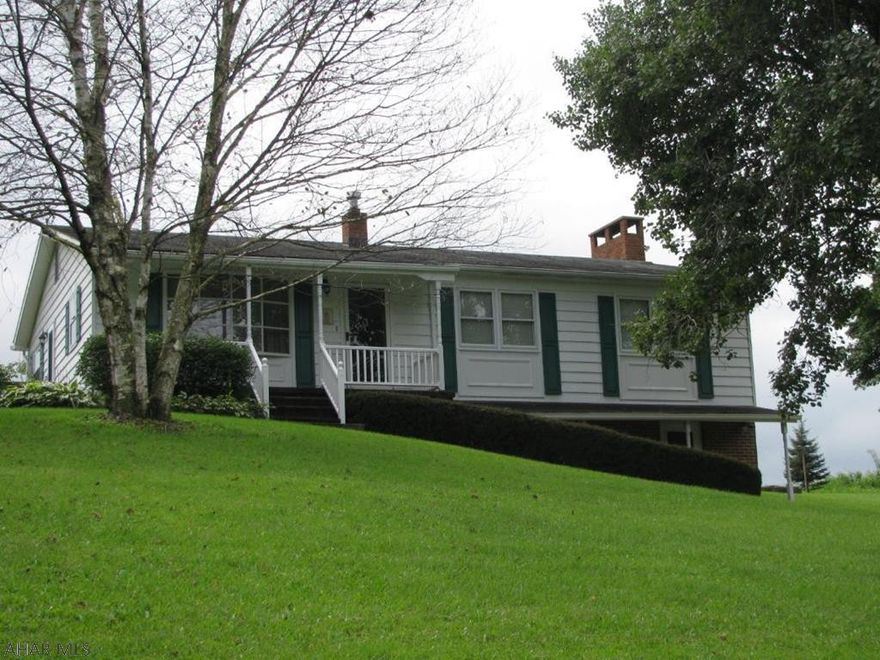 Brick & Vinyl ranch on over 1 acre in Williamsburg! LR., Dr., updated EIK. w/appliances, 3 bedrooms, sunroom w 1st floor laundry. Family room w/fireplace & wet bar, 2 car detached garage.