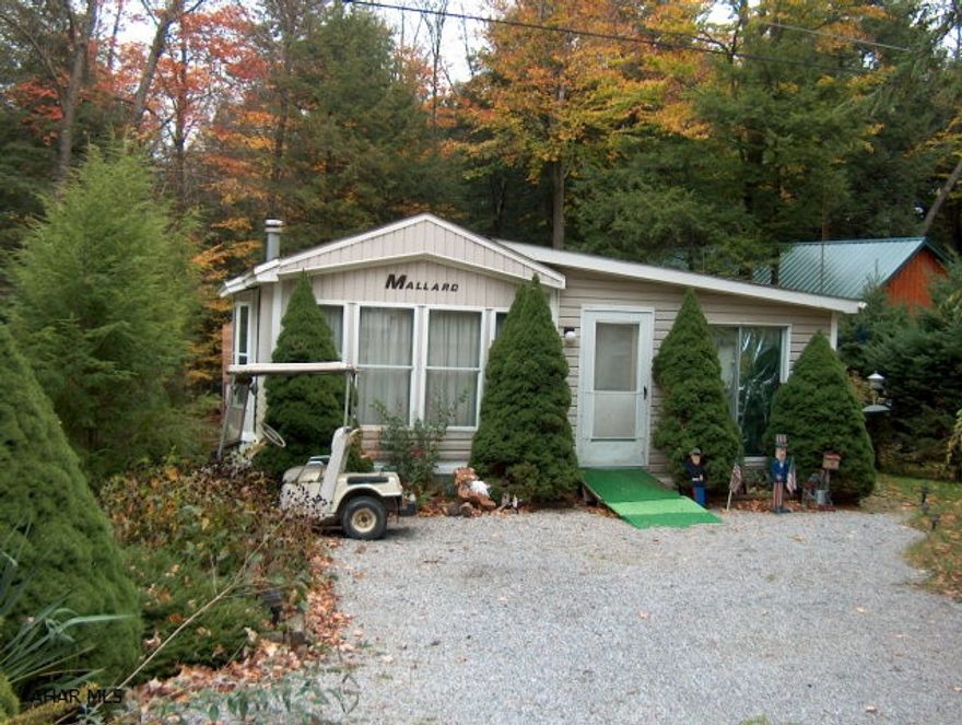 Fantastic park model camper- Year round living available. This is a must see!