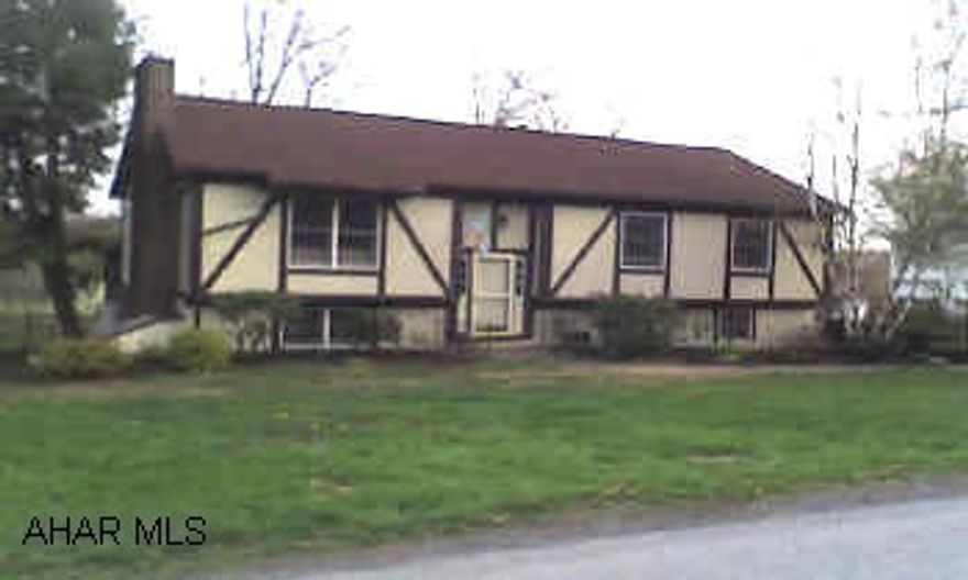 BI-LEVEL LOCATED IN HOLIDAY MANOR WITH MAJOR IMPROVEMENTS INCLUDING THE ROOF, FURNACE, A/C, HOT WATER TANK, OAK KITCHEN WITH BUILT-IN TABLE.  MOVE-IN "READY", FENCED IN YARD.  FRANKSTOWN ELEMENTARY SCHOOL.  CONTACT SUSAN 935-8252. BI-LEVEL LOCATED IN HOLIDAY MANOR WITH MAJOR IMPROVEMENTS INCLUDING THE ROOF, FURNACE, A/C, HOT WATER TANK, OAK KITCHEN WITH BUILT-IN TABLE.  MOVE-IN "READY", FENCED IN YARD.  FRANKSTOWN ELEMENTARY SCHOOL.  CONTACT SUSAN 935-8252.