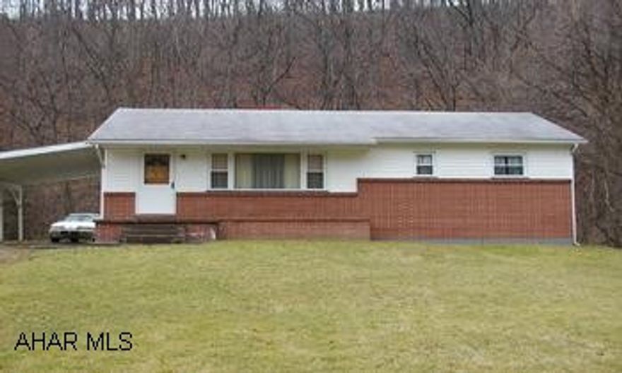 nice well kept 2 bedroom home with hardwood thru out