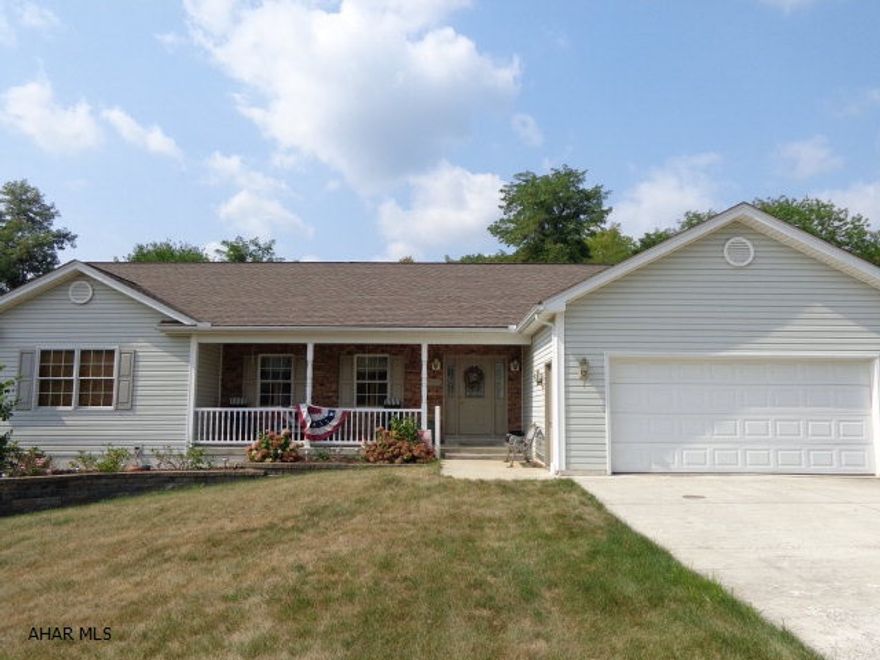 This spendid Maple Hollow Estates home has 1,857 sq. ft of living space with a first floor laundry room and 2 car attached garage. Living room has a vaulted ceiling and gas fireplace. 2 Walk-in closets, deck, central vac system. Located in a great neighborhood on .37 acre lot. Enormous basement that could be easily fininshed.