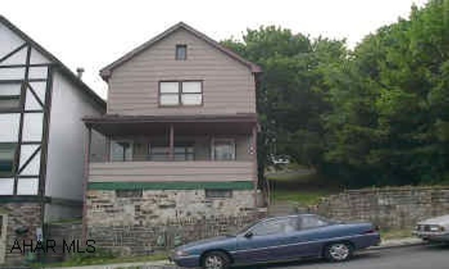 Remodeled, updated, well maintained, laundry hookups in both units, 2 newer Lennox furnaces, off street parking. Great tenants. Leases run to 8/04 & 9/04. Current rental certificate. Easy to show w/24 hour notice. 7% for full price offer. Remodeled, updated, well maintained, laundry hookups in both units, 2 newer Lennox furnaces, off street parking. Great tenants. Leases run to 8/04 & 9/04. Current rental certificate. Easy to show w/24 hour notice. 7% for full price offer.