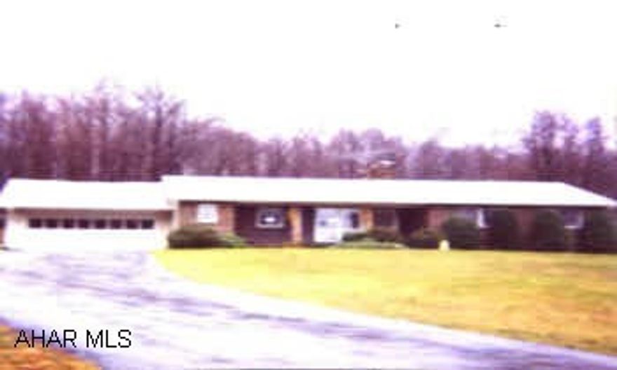 24-48 HR NOTICE TO SHOW PLEASE. APPTS THRU LINDA. UNIQUE MBR W/EXIT DOOR TO REAR PATIO! FR DOORS FROM LR/DR TO PATIO. BSMT HAS REC RM W/FIREPLC & WET BAR. NEW BURNHAM FURNACE IN 1998. ALSO BSMT WORKSHOP W/EXIT.  CONTINGENT UPON HOME PURCHASE.