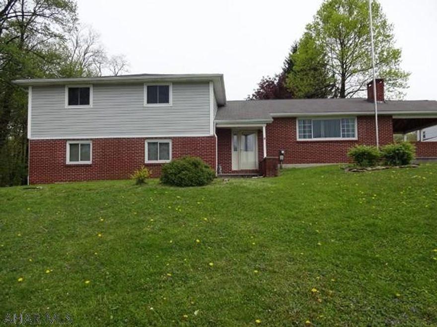 Very spacious home on a triple lot. Nice big 3 bay garage, utility shed, great private backyard. Newer kitchen & windows. A family room and a great room