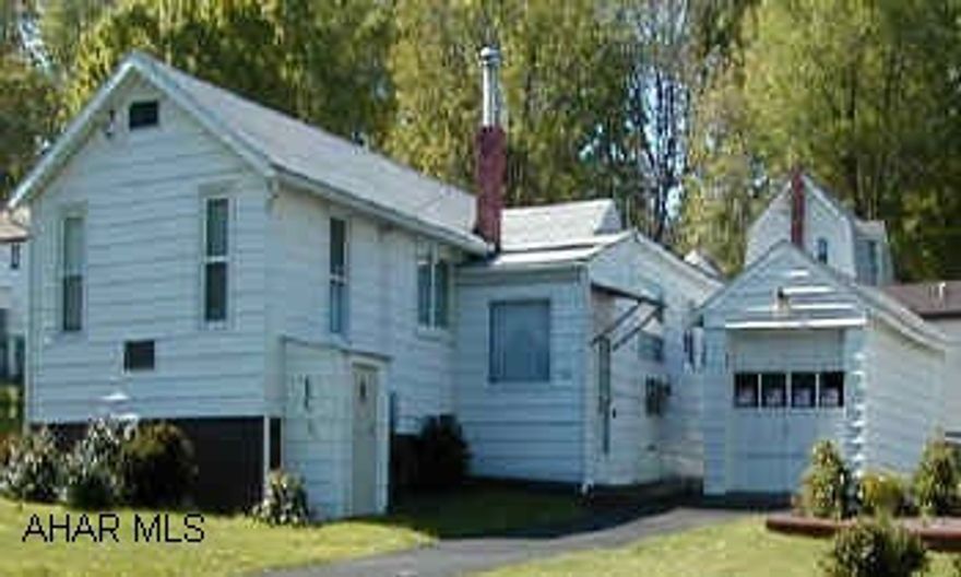 NICE STARTER HOME. LARGE FENCED LOT. GOOD LOCATION.