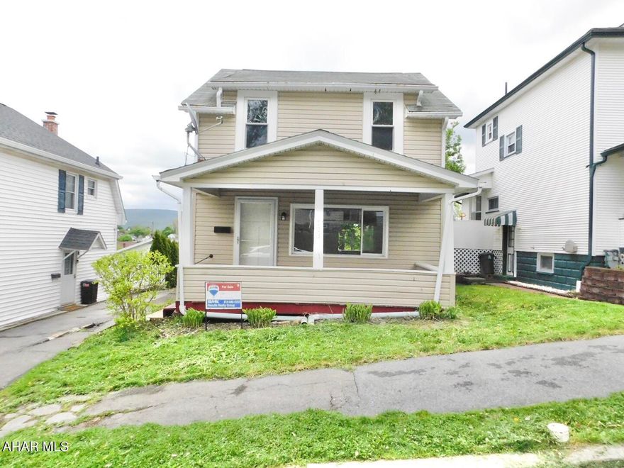 Great starter on a super block. This 3 BR just had a face lift. New flooring, kitchen counters fresh paint and new tub surround brought this gem back to life. Small yard no problem- Fairview ball field is a block away! Off street parking makes it easy in easy out.
