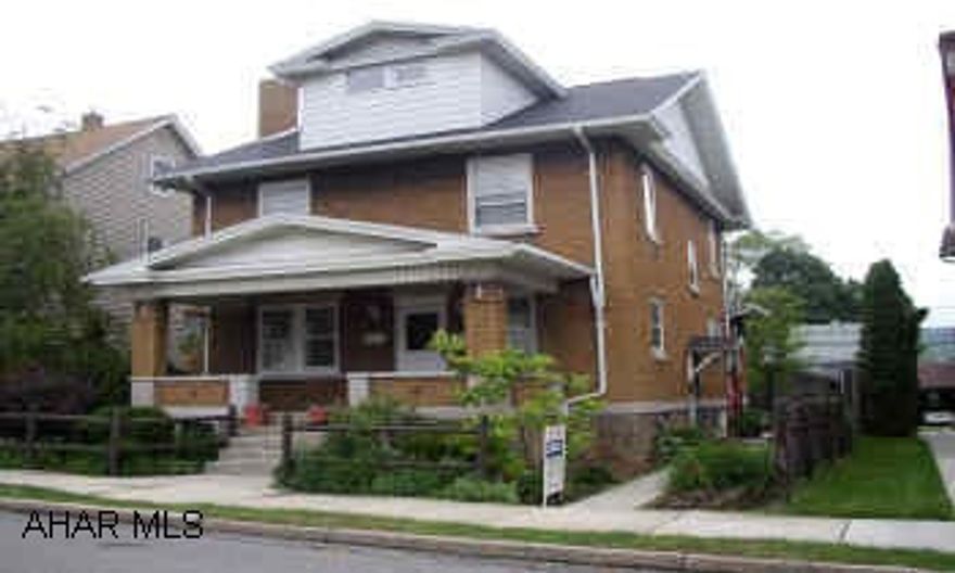 BEAUTIFUL 4 BR BRICK IN SUPER AREA! DOUBLE LOT, NEW KITCHEN & BATH, FP, FORMAL DR. HW FLOORS UNDER CARPET, GORGEOUS WOOD TRIM, NEW ROOF, 2 CAR GARAGE.