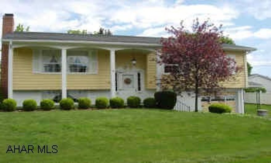 LARGER THAN IT LOOKS. THIS IMMACULATE BI-LEVEL FEATURES 3 BR, 1 FULL & 2 HALF BATHS. EXCEPTIONALLY WELL CARED FOR. HOME WARRANTY. OVERSIZED GARAGE. MANY RECENT UPGRADES, ROOF 1998, FURNACE & C/A 1997, NEW WATER LINE 1982.
