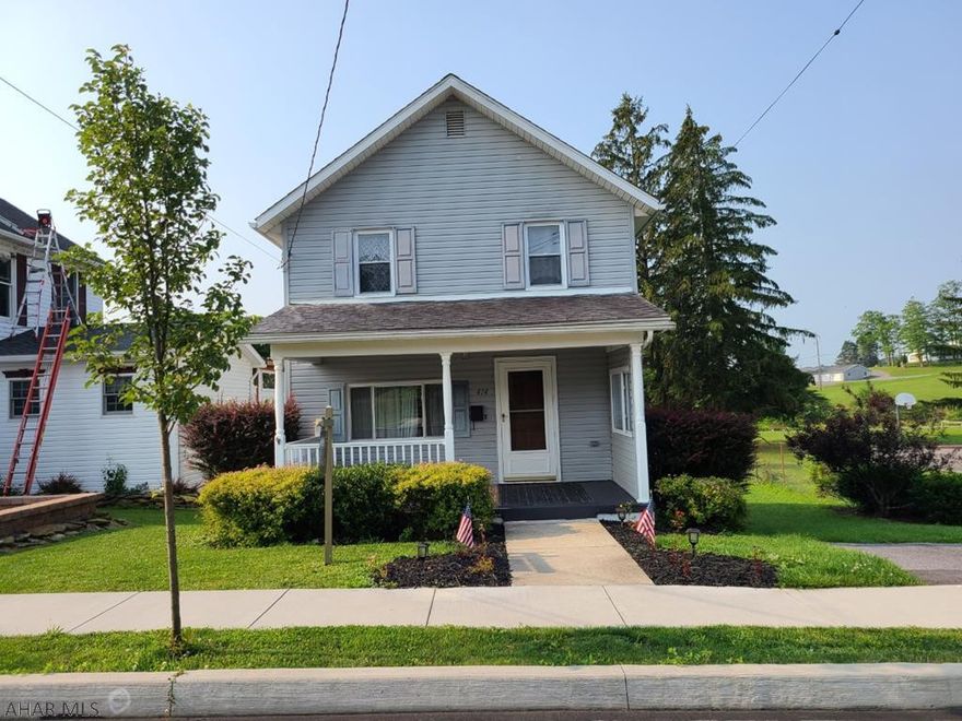 Very sweet location for that active family!! Walking/bike trail at the end of the backyard, ballparks, basketball courts and playground right next door!! This conveniently located, well maintained home will make you feel at home the minute you walk in. Plus the rear deck overlooking the pond will make for many a relaxing evening, and large enough for entertaining family and friends. Call today to schedule your showing!!