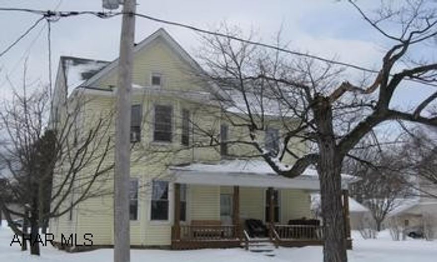 2 story w/newer roof, siding, and windows 1st floor.Large lot, interior needs work, alot to start with. Nice size, large rooms, and hardwood floors. 2 story w/newer roof, siding, and windows 1st floor.Large lot, interior needs work, alot to start with. Nice size, large rooms, and hardwood floors.