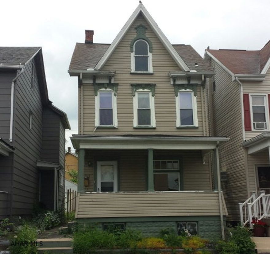 Perfect for investors!!  Home completely ready for a tenant to move in today!  OR renting and want to own for less than what you are paying now?  3 bedroom 1 bathroom vinyl sided home, oak kitchen cabinets with ALL appliances included.  Off street parking and a flat yard.  Newer hot water tank and windows.  DO NOTHING AND MOVE IN TODAY!