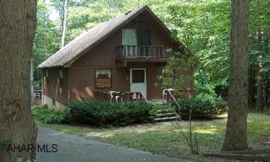 Great starter home or get-away inside Glendale Yearound on approx 1/2 acre. New pellet stove, new carpet, new kitchen cabinets, Integral garage. Great starter home or get-away inside Glendale Yearound on approx 1/2 acre. New pellet stove, new carpet, new kitchen cabinets, Integral garage.