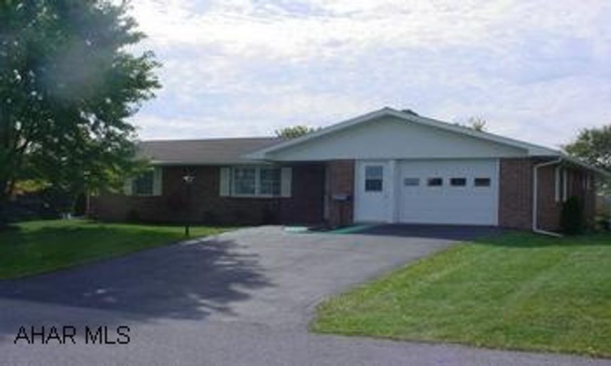 164  TO  MARTINSBURG ...PASS VALLEY RURAL TURN LEFT  ON MANSARD , TURN RIGHT ON  N.ANN PRICE REDUCED...MOTIVATED SELLERS