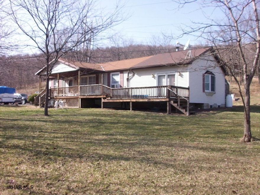 SPACIOUS MODULAR ON PRIVATE 1.968 ACRES, EAT-IN KITCHEN, LIVING ROOM W/FIREPLACE, DINING ROOM, 2 BEDROOM, 3 BATHS, 16X36 INGROUND POOL.