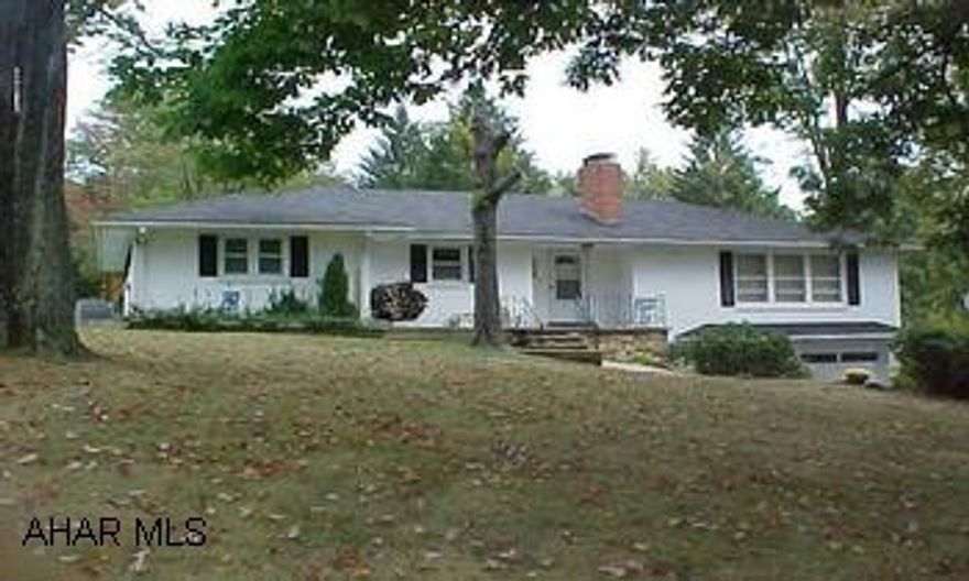 4 Bd Stucco Ranch.  3 Ba, new oak Kit, sunroom, stone FP in LR finished FR in basement w/bar, HW, pergo & ceramic tile flrs.  Hot Tub off deck, central air, central vac.  Appliances negotiable, awnings, shed,4 tier deck, 1st Flr Laundry. 4 Bd Stucco Ranch.  3 BA, new oak Kit, sunroom, stone FP in LR, finished FR in basement w/bar, HW, pergo & ceramic tile flrs.  Hot Tub off deck, central air, central vac.  Appliances negotiable, awnings, shed, 4 tier deck, 1st Flr Laundry.