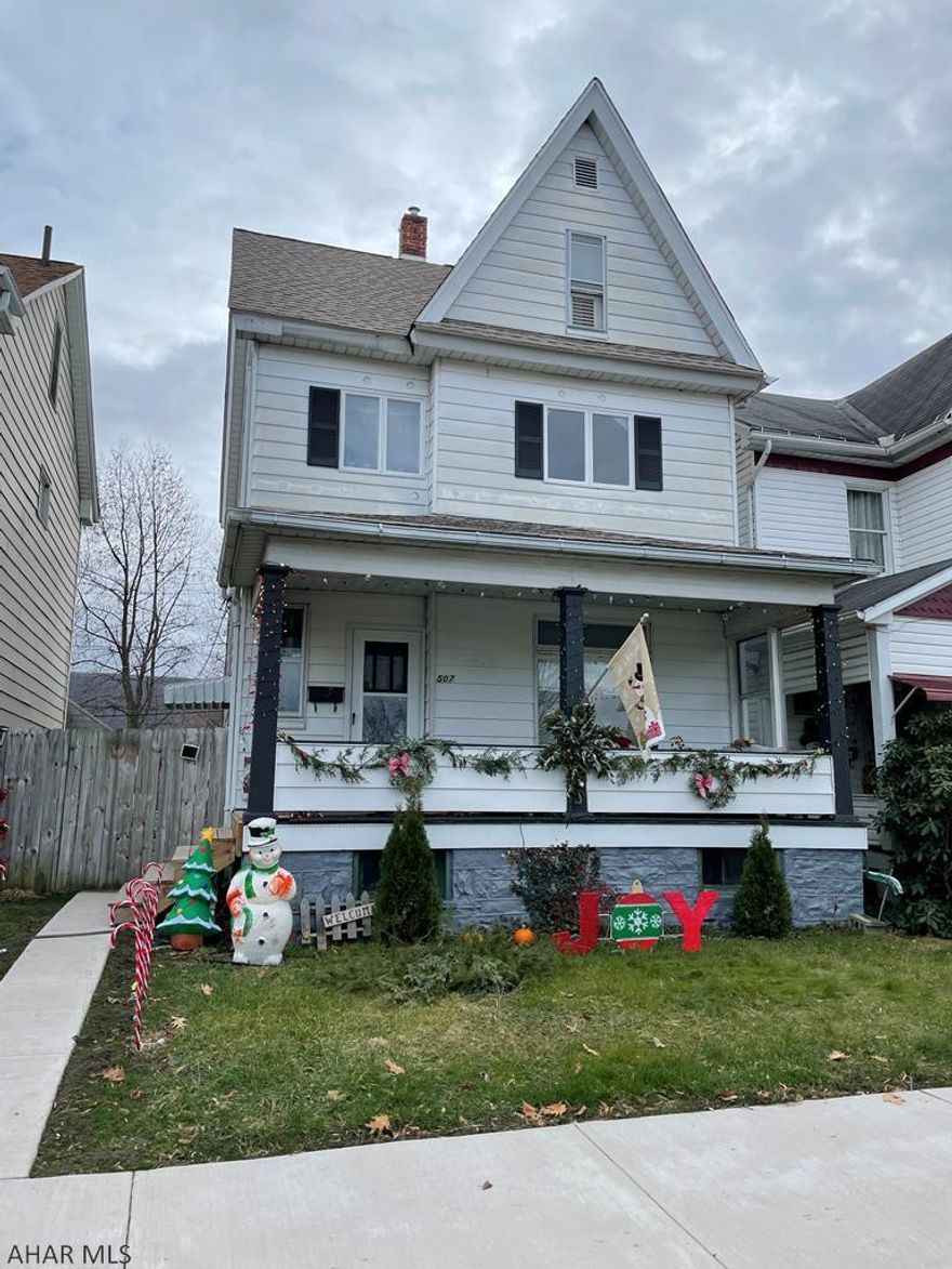 Start the New year in your new 1st home! Adorable starter home on a super block has spacious rooms and big bedrooms. Newer furnace and roof already done for you, awesome yard and 2 car garage set up for entertaining or outdoor fun. A perfect and affordable home to make your own!