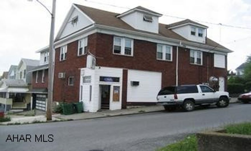 TAVERN AND EQUIPMENT 2 APTS. REST. LIQ. LIC. FATTY'S PUB WITH ALL THE EQUIPMENT & REST., LIQ. LIC. IN GREAT SHAPE. CONTACT RICK 931-8888.