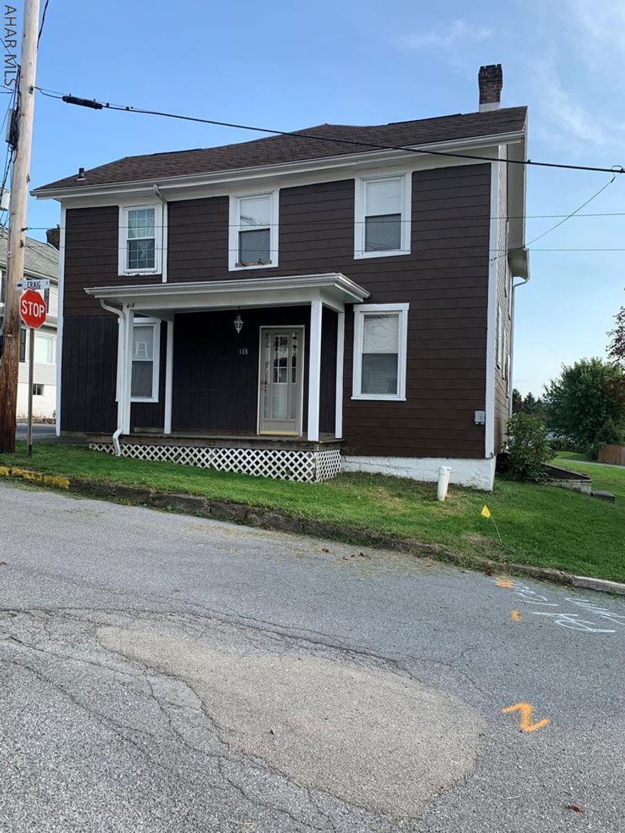 Spacious home on a nice, flat corner lot.  Large kitchen, mud room with laundry.  1 bedroom is a captive bedroom