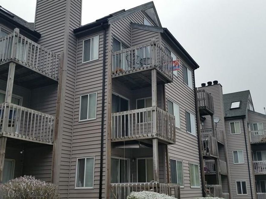 Freshly painted Blue Knob studio condo with spiral stairs to loft. New flooring in Kitchen & Bath. Open Floor Plan: Alcove Bed off Living Room.  HOA dues $255/month include use of outdoor & indoor pool, hottubs, tennis court, outside maintenance & trash removal. J-411