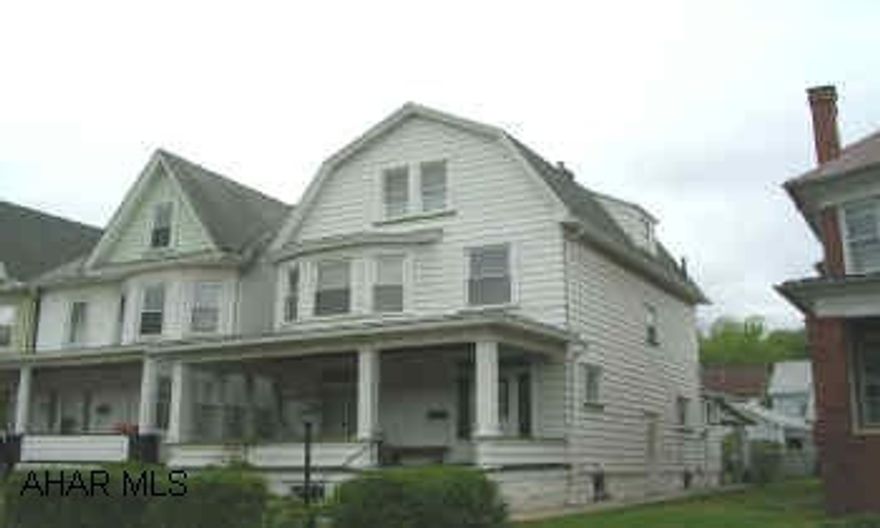 CHARMING HOME WITH LOTS OF CHARACTER. SPACIOUS LIVING AND DINING ROOM. OAK TRIM AND STAINED GLASS WINDOWS. NICE COVERED BACK PATIO AND FRONT PORCH.