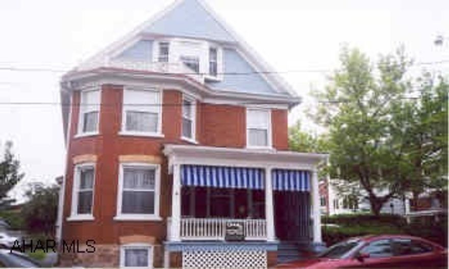 7BR's/2 Full Baths.  Parking sign, allocated for 1 car, to be installed June 1st for Monday thru Friday 7am to 5pm, $60 fee per year for parking sign. 7BR's/2 Full Baths.  Parking sign,allocated for 1 car,  to be installed June 1st for Monday thru Friday 7am to 5pm, $60 fee per year for parking sign.