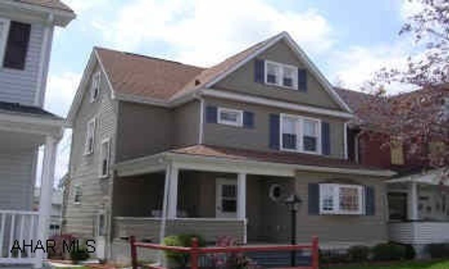 2 STORY VINYL COLONIAL. CURB APPEAL! LOVELY VINYL SIDED COLONIAL WITH WRAP AROUND PORCH. GORGEOUS OAK KITCHEN WITH AMPLE CUPBOARDS. REMODELED BATH. RECENT CARPET, NEW WINDOWS, NEWER ROOF & FURNACE. LARGE DECK PORCH WITH FENCED YARD. A/C.