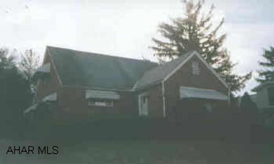 NEAT AS A PIN! ALL BRICK 3 BEDROOM CAPE. NEW OAK KITCHEN AND VINYL WINDOWS. FIREPLACE. LARGE FAMILY ROOM WITH BAR. P.V. SCHOOL. SHED & PLAYHOUSE. ALL APPLINACES INCLUDED. HARDWOOD UNDER CARPET.