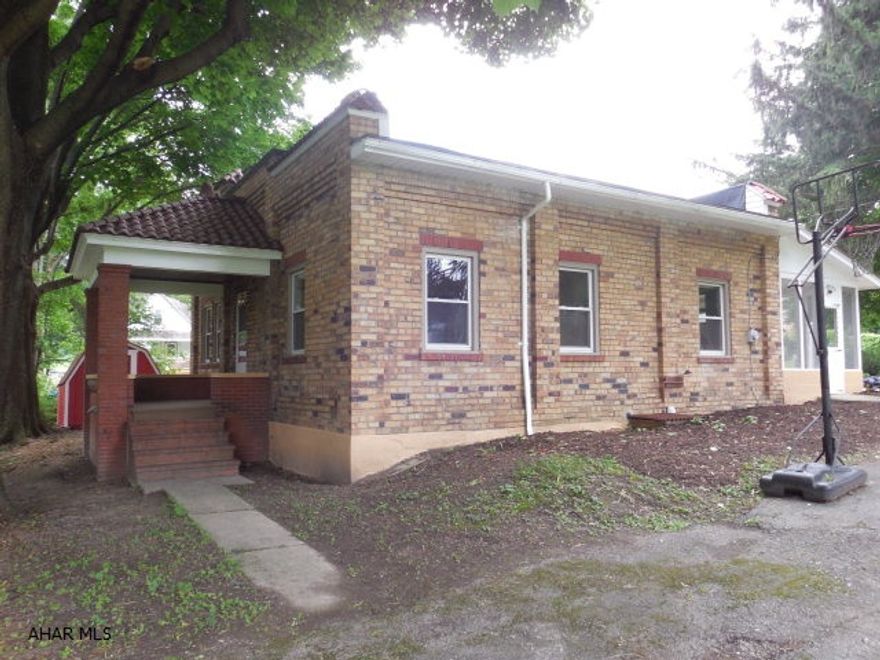 Darling Gem tucked away on a wooded, private lot but minutes from everything. All brick 2 bedrms and 2 baths .Oak and cherry pine hardwood floors - Beautifully restoredto original condition. Locks and face plates on doors all brass and copper with original 8 point glass knobs all reconditioned.Large screened in porch plus a coveredfront porch. Note 1955 GE Paney antique ref. This charmer won't last!!