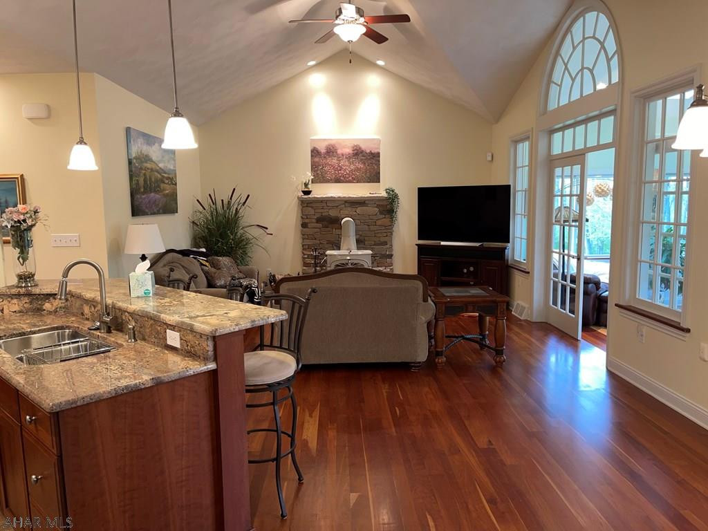 Rolling Hills - Residential