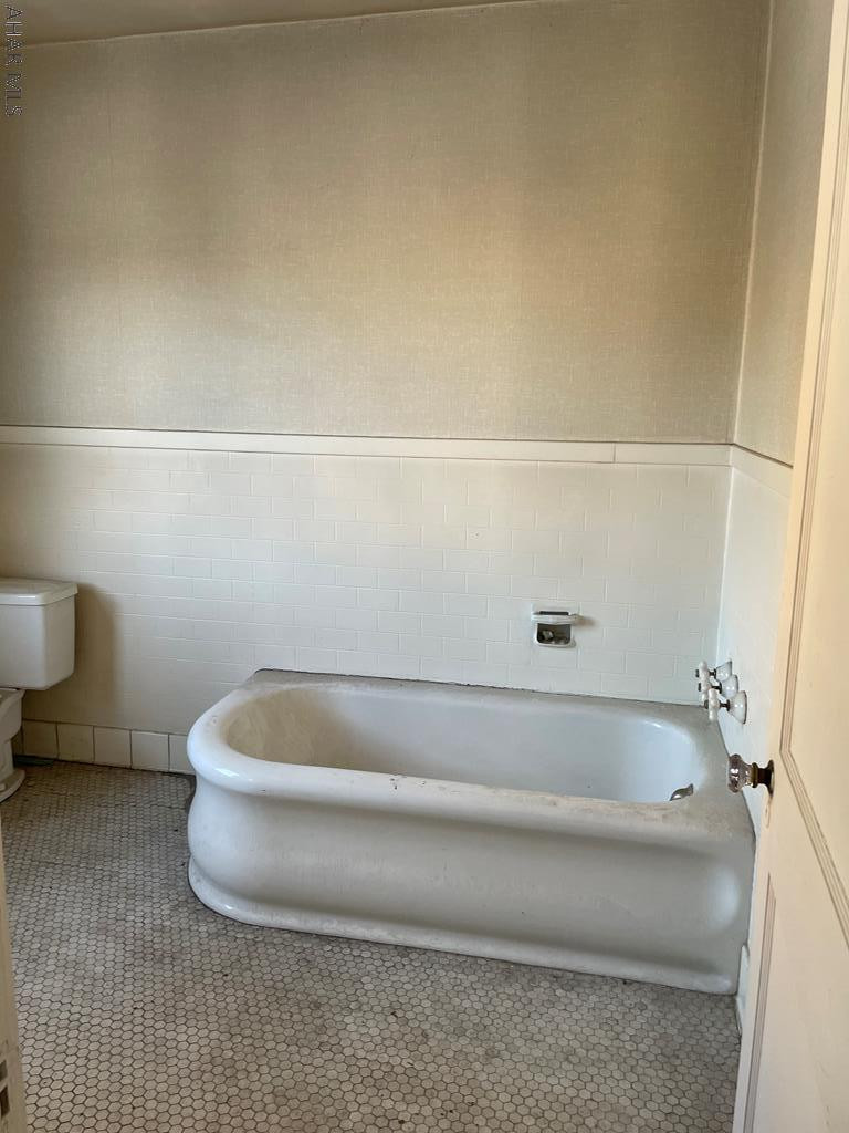 Unknown - Commercial Sale