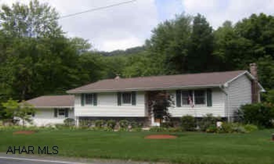 BEAUTIFUL 3 BEDROOM SPLIT ENTRY ON 1.3 ACRES. FINISHED BASEMENT WITH FAMILYROOM & OFFICE. 3 BEDROOM, 2 BATH SPLIT ENTRY ON 1.3 ACRES. FINSIHED BASEMENT WITH FAMILYROOM & OFFICE. ABOVE GROUND POOL WITH DECK. CENTRAL AIR. 2 CAR ATTACHED GARAGE. WOODBURNER IN FAMILYROOM. SELLER TO GIVE $2,500 FOR CARPET ALLOWANCE.