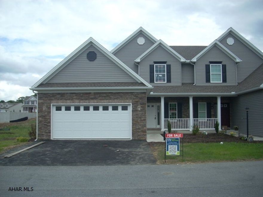 1 year material and workmenship warranty, 10 transferable structural warranty. Vaulted Ceiling, large walk in closet, 9'ceiling first floor