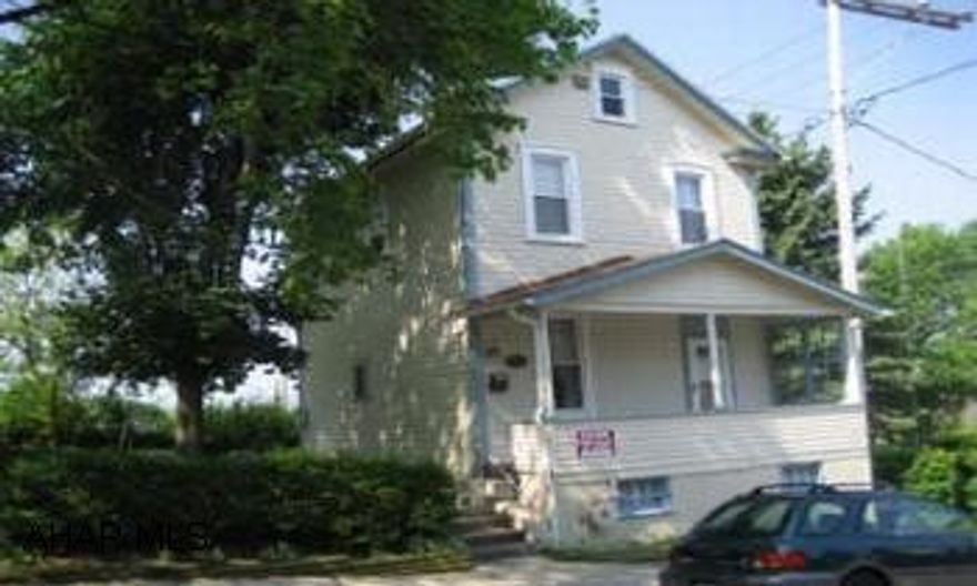 EXCEPTIONAL 2 BEDROOM IN VERY NICE CONDITION.  REPLACEMENT WINDOWS, SHINGLE ROOF, UPDATED KITCHEN. VERY CLAN HOME, MOVE IN CONDITION, NICE SIZED BEDROOMS-NOT MANY NICER AT THAT PRICE.