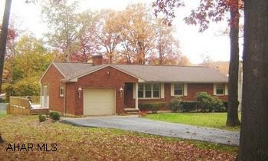 One Story Brick Ranch , W / 2 Fireplaces (Gas), Finished Basement W / Family Room, Central Air, Screened-In Porch, New Deck, Fenced Yard - Great Location On Large Lot. One Story Brick Ranch, W / 2 Fireplaces (Gas), Finished Basement W / Family Room, Central Air, Screened-In Porch, New Deck, Fenced Yard - Great Location On Large Lot.