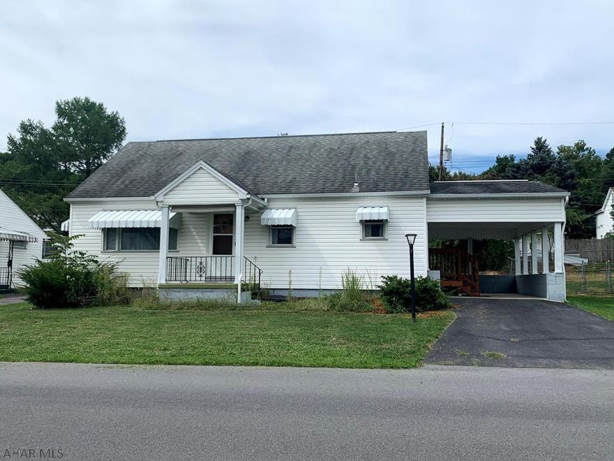 Cute home in a great neighborhood! The home is being sold as is, which includes all of the furniture, dishware, silverware, etc.  All mechanics have been well maintained and are in great working condition.  There are hardwood floors under the carpet throughout.  This won't last long... don't miss out!