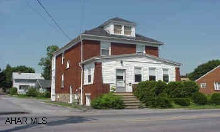 Beautiful brick with hardwood floors Beautiful brick with hardwood floors