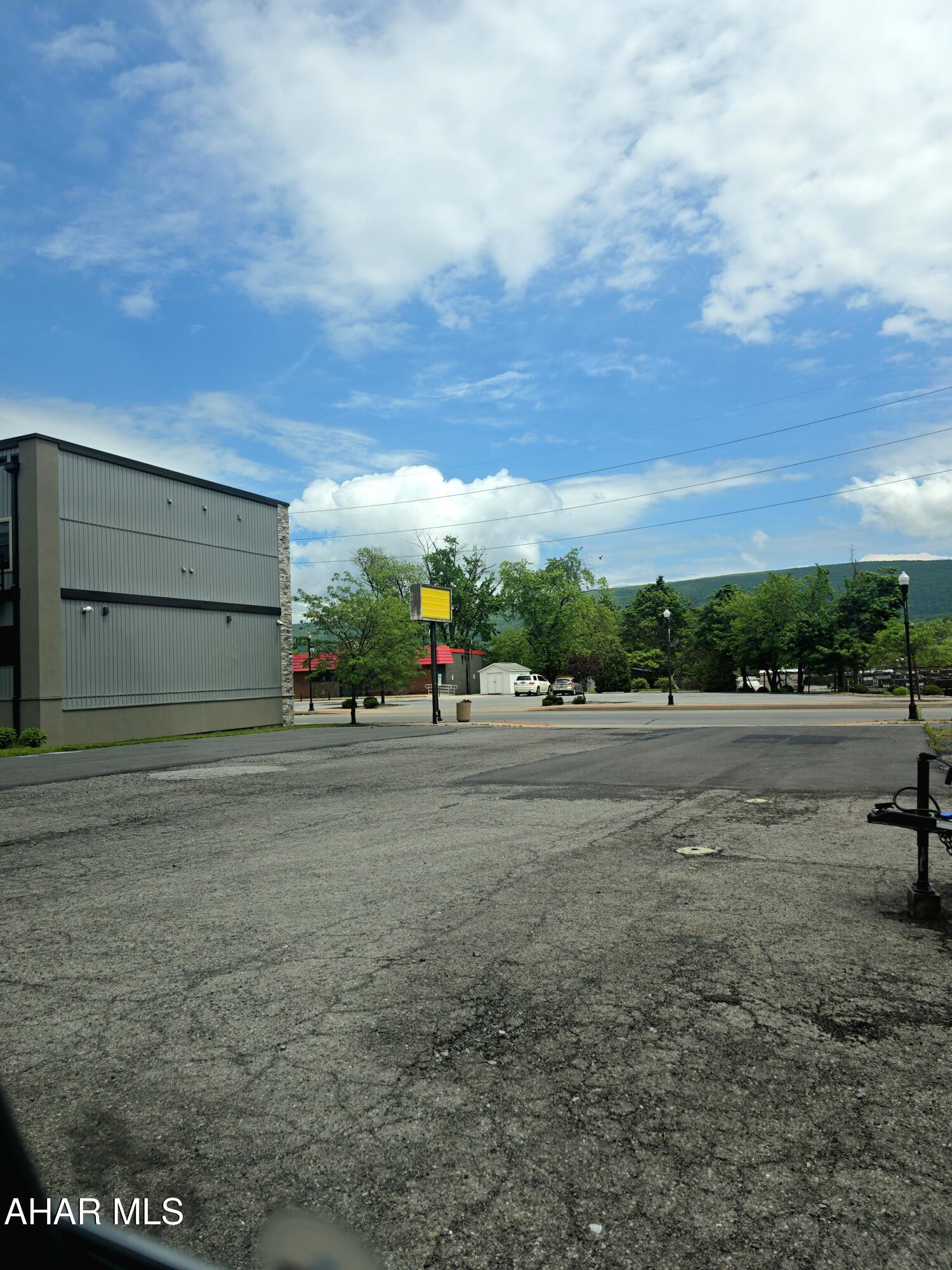 Juniata - Commercial Sale