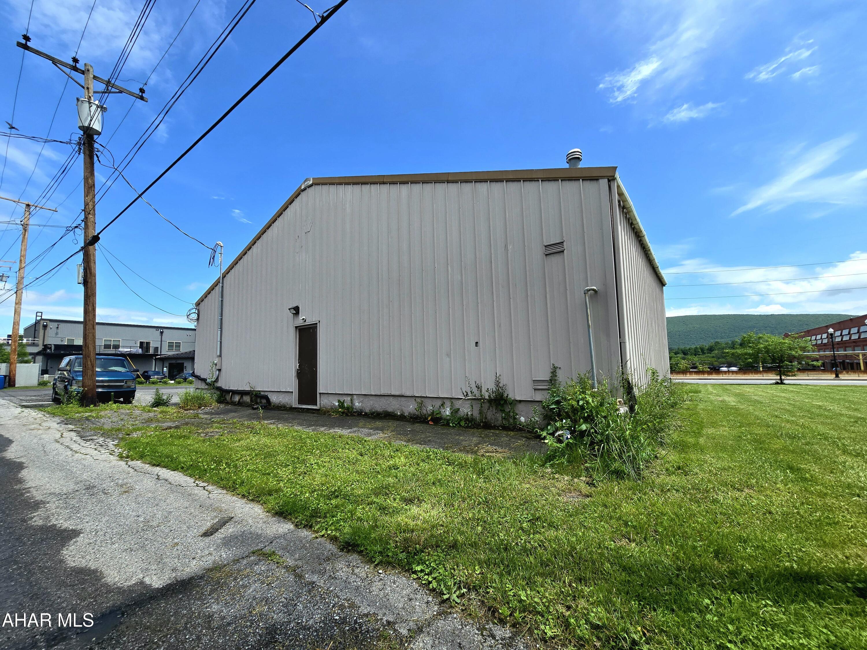 Juniata - Commercial Sale